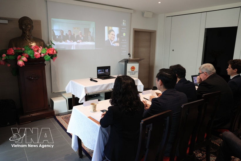 Vietnamese mission in Geneva discusses new developments in US tariff policy